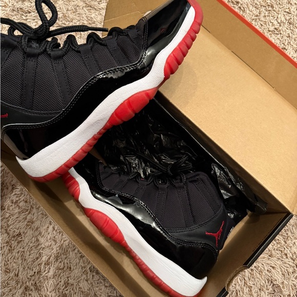 Used-Air Jordan 11 Retro GS 'Bred' 2019 - Picture 2 of 4